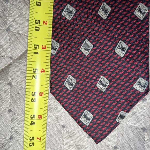 Giorgio Armani Cravatte Red & Black 100% Silk Italian Tie w/ Geometric Accents - Picture 11 of 13